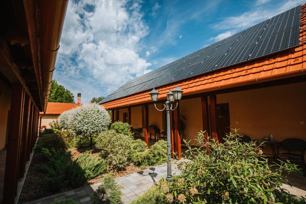 Nemeth Apartmanhazak Mórahalom Exteriör bild